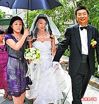 陈玉佳与江南春结婚一年 携半岁儿子秀幸福